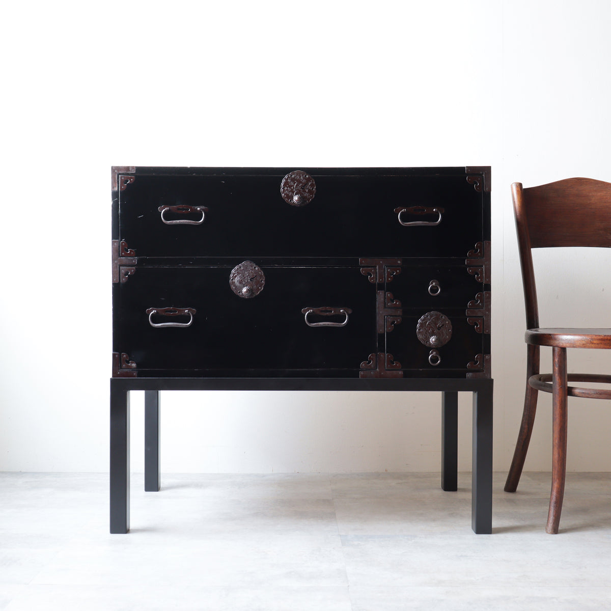 G*I様 庄内箪笥 時代箪笥／庄内衣裳箪笥【Shounai clothing chest with metal stand