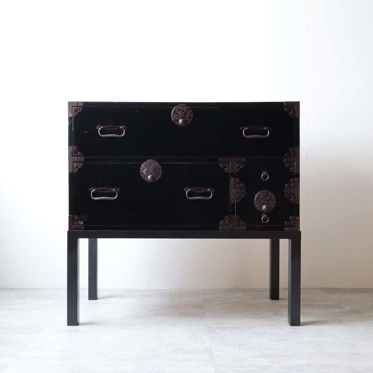 G*I様 庄内箪笥 時代箪笥／庄内衣裳箪笥【Shounai clothing chest with metal stand