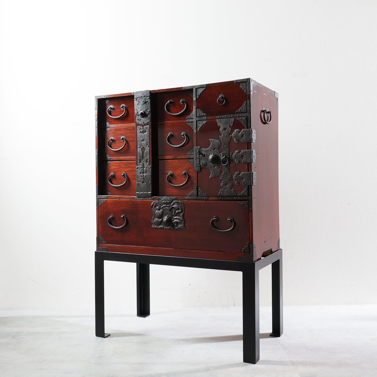 時代箪笥／閂付小箪笥 スタンド付き【Small chest with metal