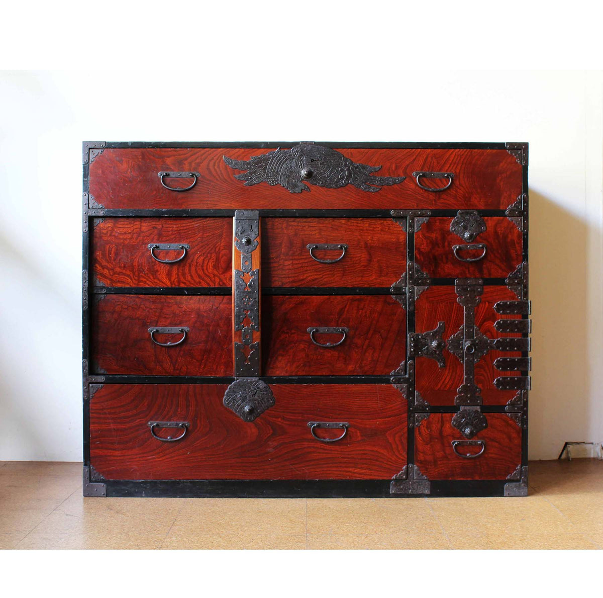 時代箪笥／仙台閂錠鳳凰金具衣裳箪笥 【SENDAI clothing chest with lockbar】 [j0830]Japanese