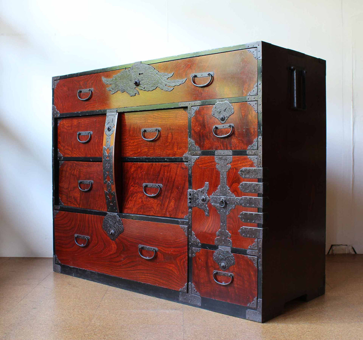 時代箪笥／仙台閂錠鳳凰金具衣裳箪笥 【SENDAI clothing chest with lockbar】 [j0830]Japanese