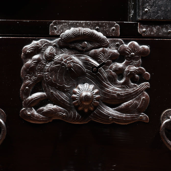 時代箪笥／黒塗庄内閂付小箪笥　スタンド付き【Small chest with metal stand】 [j1205]　Japanese Antique Furniture