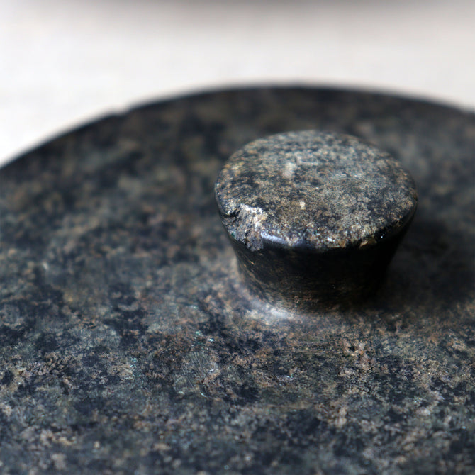 朝鮮　三足石鍋　【Korean stone pot】