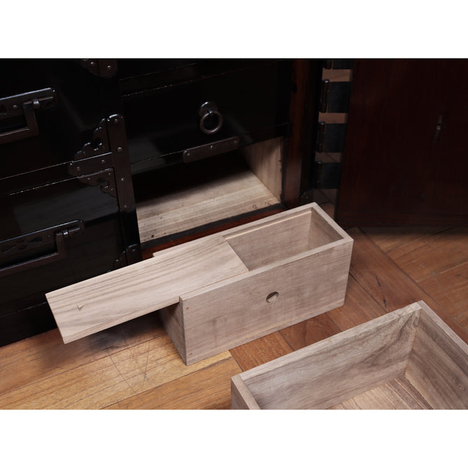 時代箪笥／黒塗庄内菊紋衣裳箪笥【SHONAI clothing chest】[j1116]　Japanese Antique Furniture