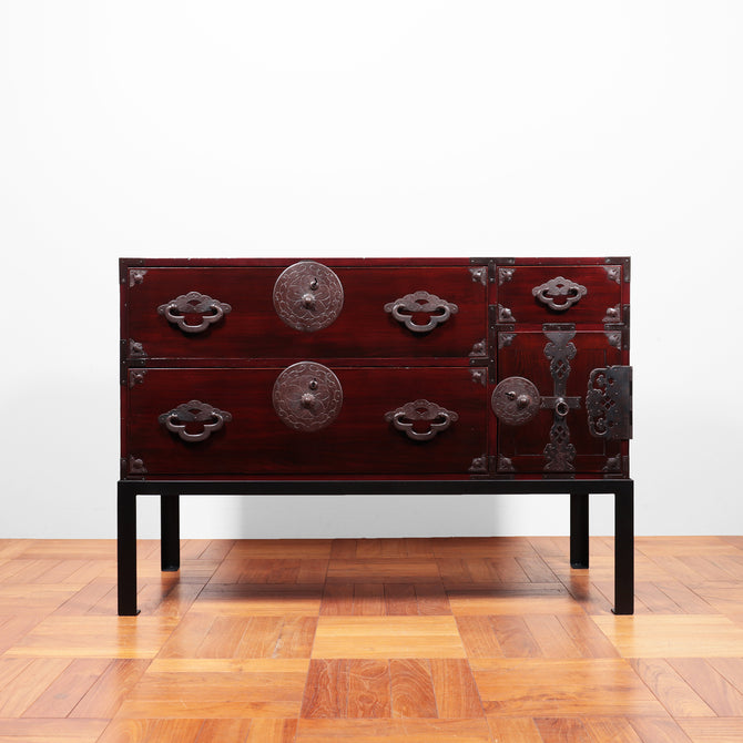 時代箪笥／米沢衣裳箪笥　スタンド付き【Yonezawa clothing chest with metal stand 】 [j1127]　Japanese Antique Furniture