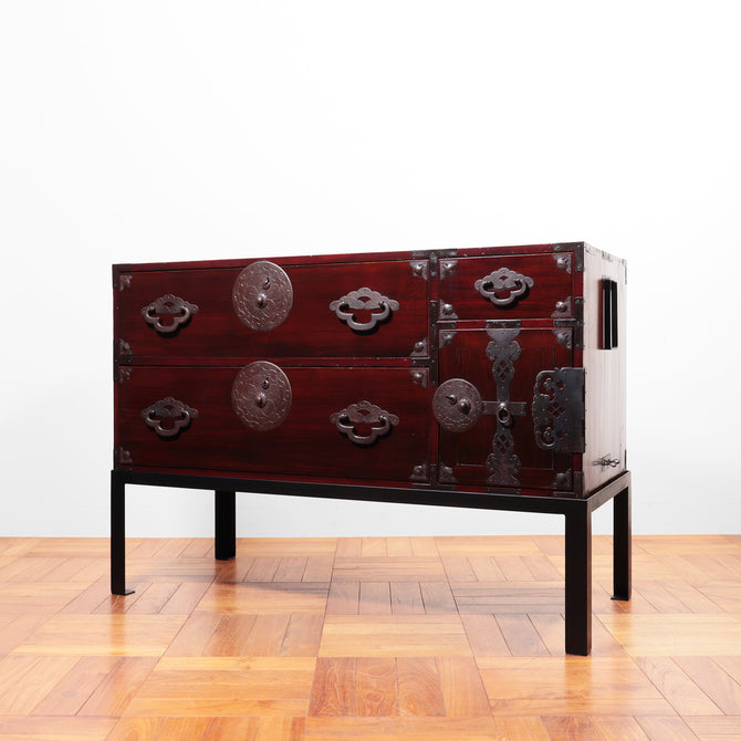 時代箪笥／米沢衣裳箪笥　スタンド付き【Yonezawa clothing chest with metal stand 】 [j1127]　Japanese Antique Furniture