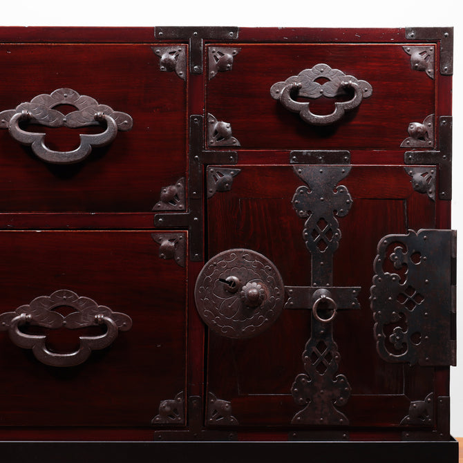 時代箪笥／米沢衣裳箪笥　スタンド付き【Yonezawa clothing chest with metal stand 】 [j1127]　Japanese Antique Furniture
