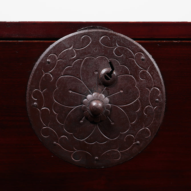 時代箪笥／米沢衣裳箪笥　スタンド付き【Yonezawa clothing chest with metal stand 】 [j1127]　Japanese Antique Furniture