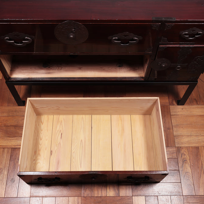 時代箪笥／米沢衣裳箪笥　スタンド付き【Yonezawa clothing chest with metal stand 】 [j1127]　Japanese Antique Furniture
