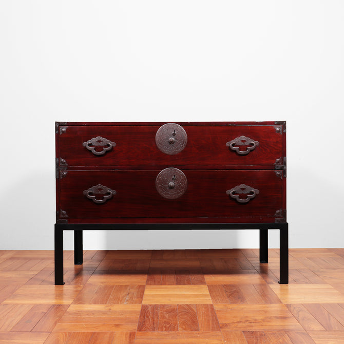 ◆時代箪笥／米沢衣裳箪笥　スタンド付き【Yonezawa clothing chest with metal stand 】 [j1128]　Japanese Antique Furniture