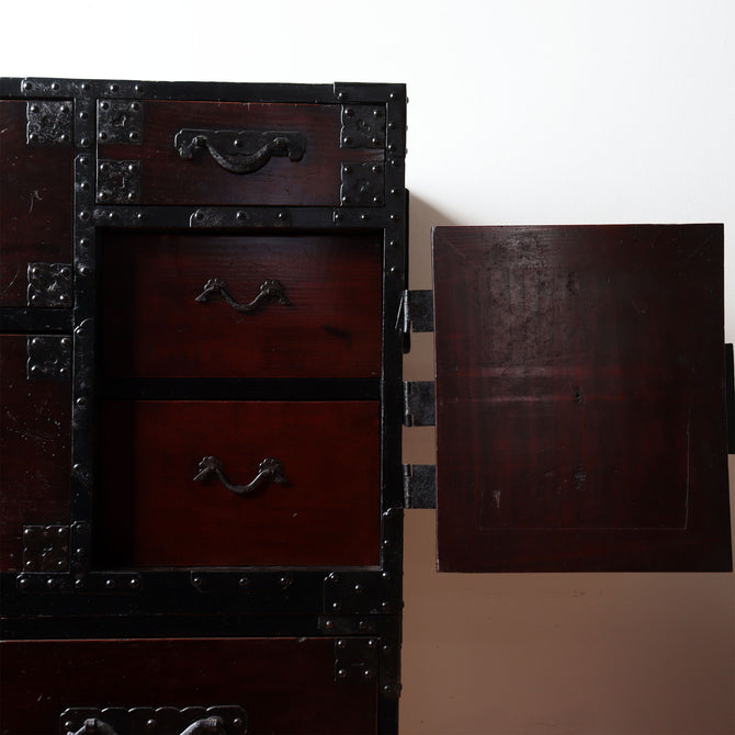 ◆ご商談中ーSales pending◆時代箪笥／米沢兜金具衣裳箪笥【Yonezawa clothing chest 】 [j1098]　Japanese Antique Furniture