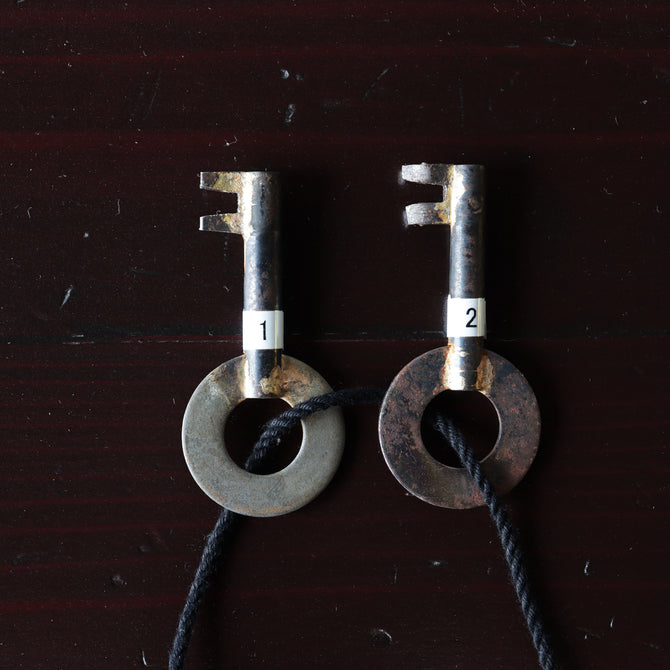 米沢桜紋金具小箪笥　スタンド付き【Yonezawa smallchest with metal stand】 [j1213]　Japanese Antique Furniture