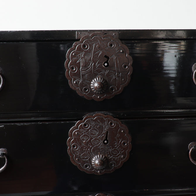 時代箪笥／黒塗庄内小箪笥　スタンド付き【SHONAI small chest with metal stand】 [j1177]　Japanese Antique Furniture