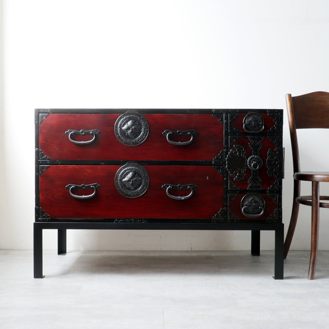 時代箪笥／仙台剣花菱紋衣裳箪笥　スタンド付き【Sendai clothing chest with metal stand 】 [j1179]　Japanese Antique Furniture