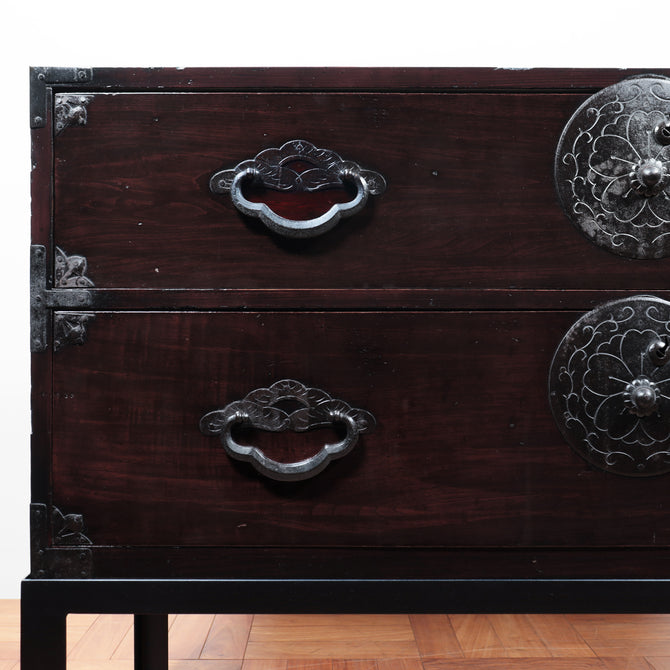 時代箪笥／米沢桜紋衣裳箪笥　スタンド付き【Yonezawa clothing chest with metal stand 】 [j1136]　Japanese Antique Furniture