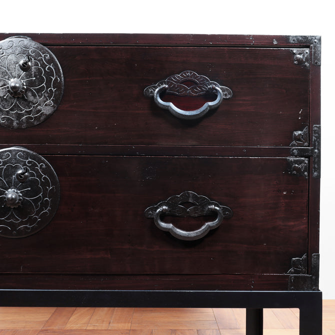時代箪笥／米沢桜紋衣裳箪笥　スタンド付き【Yonezawa clothing chest with metal stand 】 [j1136]　Japanese Antique Furniture