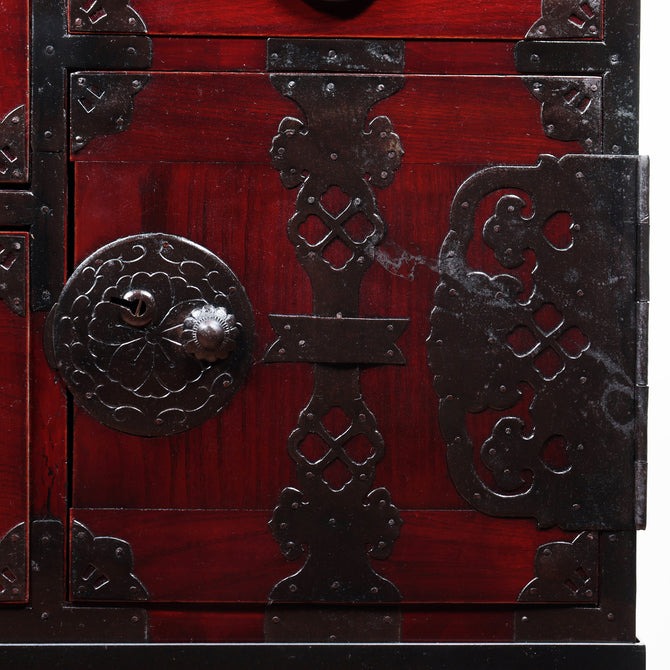 時代箪笥／米沢桜紋衣裳箪笥　スタンド付き【Yonezawa clothing chest with metal stand 】 [j1137]　Japanese Antique Furniture