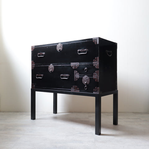 時代箪笥／庄内衣裳箪笥【Shounai clothing chest with metal stand】 [j1219]Japanese Antique Furniture