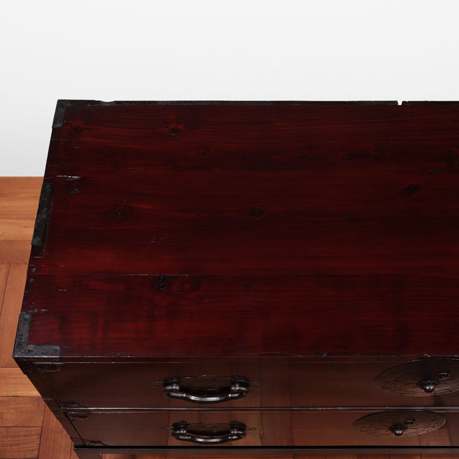 時代箪笥／米沢桜紋衣裳箪笥　スタンド付き【Yonezawa clothing chest with metal stand 】 [j1138]　Japanese Antique Furniture