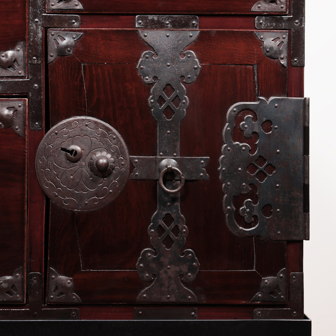 時代箪笥／米沢衣裳箪笥　スタンド付き【Yonezawa clothing chest with metal stand 】 [j1127]　Japanese Antique Furniture