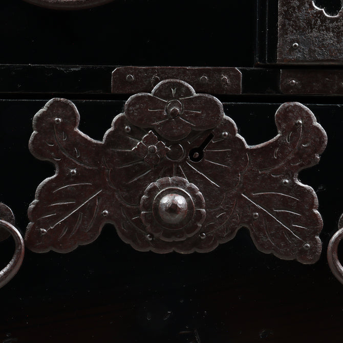 時代箪笥／黒塗庄内閂付小箪笥　スタンド付き【Small chest with metal stand】 [j1221]　Japanese Antique Furniture