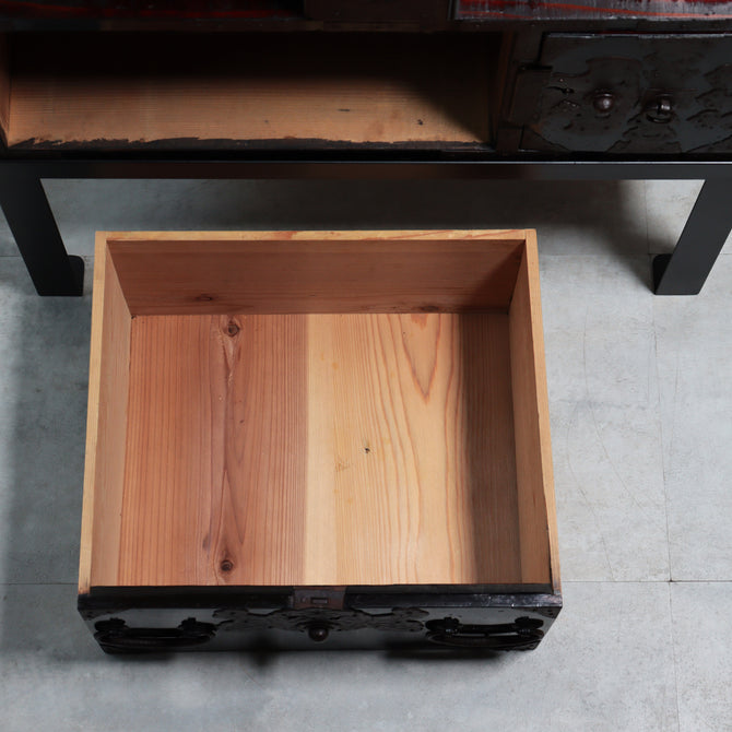 時代箪笥／黒塗庄内閂付小箪笥　スタンド付き【Small chest with metal stand】 [j1221]　Japanese Antique Furniture