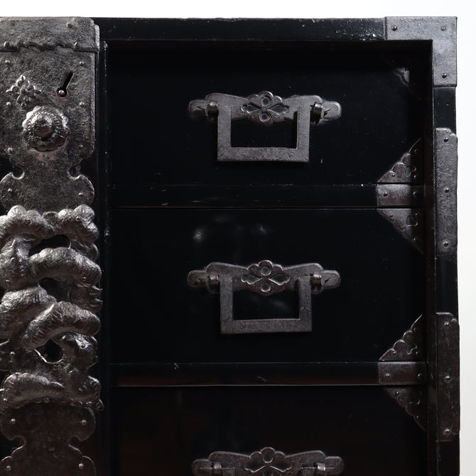 時代箪笥／黒塗庄内閂付小箪笥　スタンド付き【Small chest with metal stand】 [j1222]　Japanese Antique Furniture