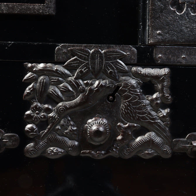 時代箪笥／黒塗庄内閂付小箪笥　スタンド付き【Small chest with metal stand】 [j1222]　Japanese Antique Furniture