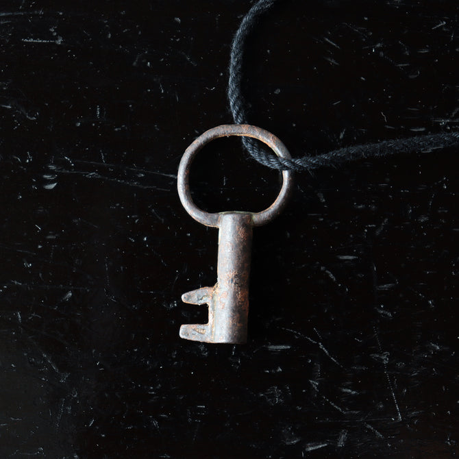 時代箪笥／黒塗庄内閂付小箪笥　スタンド付き【Small chest with metal stand】 [j1222]　Japanese Antique Furniture