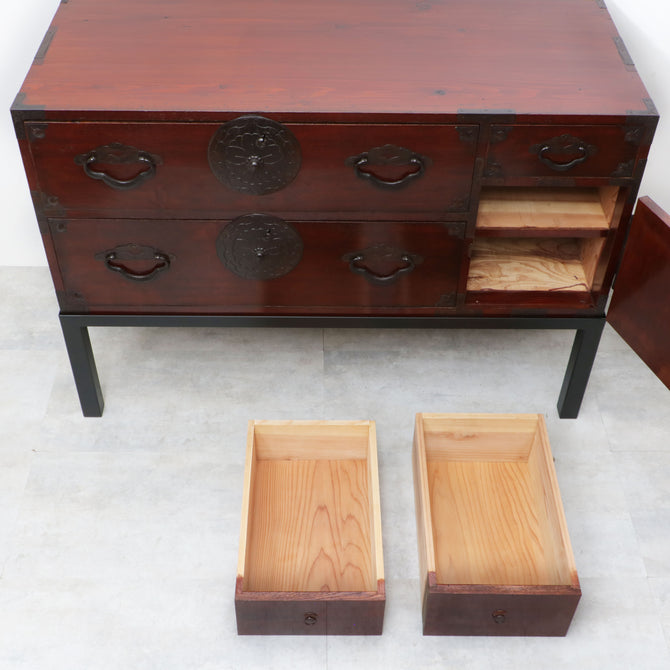 時代箪笥／米沢桜丸衣裳箪笥　スタンド付き【Yonezawa clothing chest with metal stand 】 [j1210]　Japanese Antique Furniture