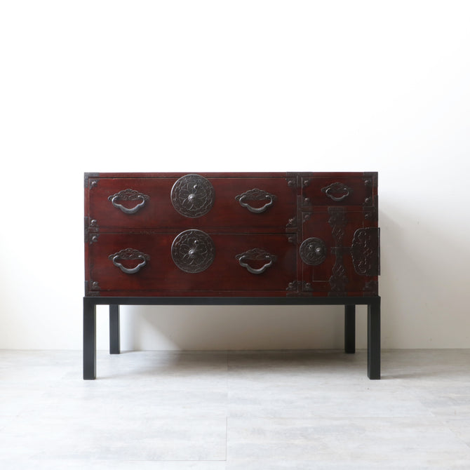時代箪笥／米沢桜丸衣裳箪笥　スタンド付き【Yonezawa clothing chest with metal stand 】 [j1210]　Japanese Antique Furniture