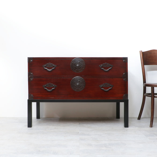 時代箪笥／米沢桜丸衣裳箪笥　スタンド付き【Yonezawa clothing chest with metal stand 】 [j1211]　Japanese Antique Furniture