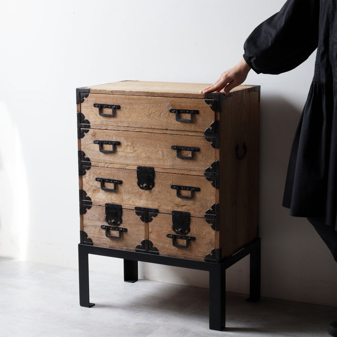 時代箪笥／桐小箪笥 スタンド付き  [j1186]【 Paulownia small chest  with metal stand 】