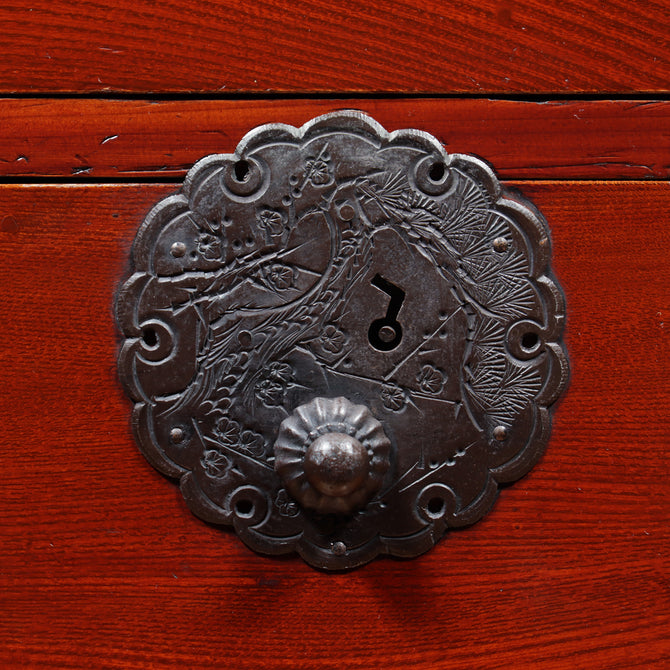 時代箪笥／庄内雪輪紋衣裳箪笥　スタンド付き【Shonai clothing chest with metal stand 】 [j1142]　Japanese Antique Furniture