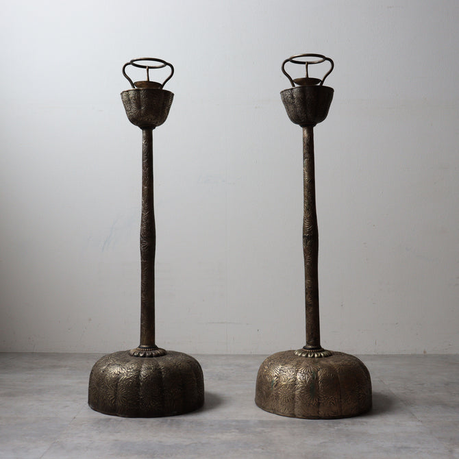 菊燈・燭台（一対）【 Pair of Candlesticks 】 [k0621]