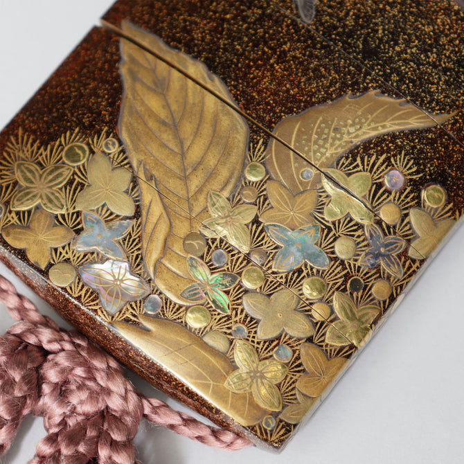 草花高蒔絵印籠【INRO (Medicine case), Flower design in Taka maki-e technique 】[k0577]