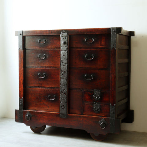 時代箪笥／閂錠付車箪笥【Wheeled chest with bar lock】 [j1188]Japanese Antique Furniture
