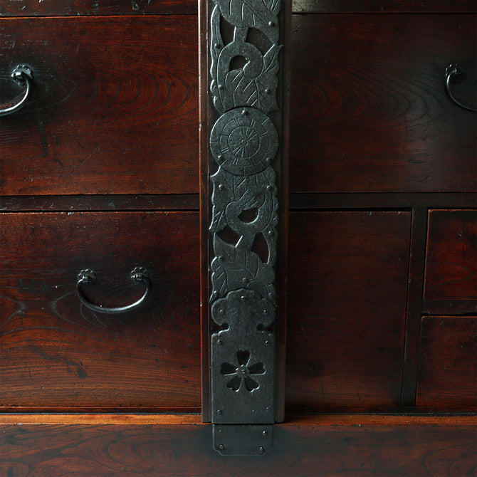 時代箪笥／閂錠付車箪笥【Wheeled chest with bar lock】 [j1188]Japanese Antique Furniture