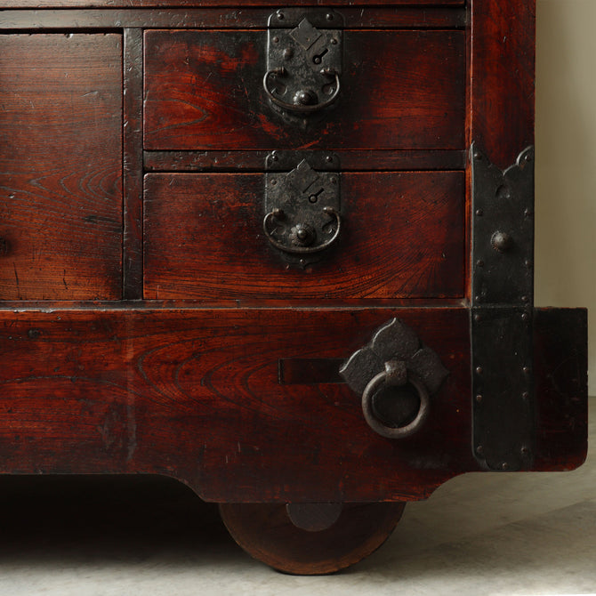 時代箪笥／閂錠付車箪笥【Wheeled chest with bar lock】 [j1188]Japanese Antique Furniture