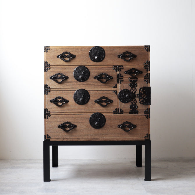 時代箪笥／米沢桜紋桐小箪笥　スタンド付き【YONEZAWA Small chest with metal stand】 [j1227]　Japanese Antique Furniture