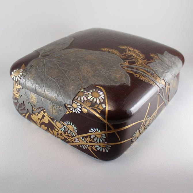 光琳草花図蒔絵硯箱[k0542]【Korin style lacquered writing box】