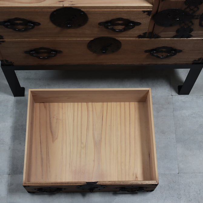 時代箪笥／米沢桜紋桐小箪笥　スタンド付き【YONEZAWA Small chest with metal stand】 [j1227]　Japanese Antique Furniture