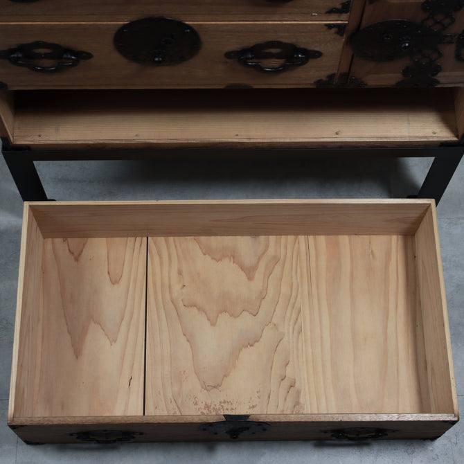 時代箪笥／米沢桜紋桐小箪笥　スタンド付き【YONEZAWA Small chest with metal stand】 [j1227]　Japanese Antique Furniture