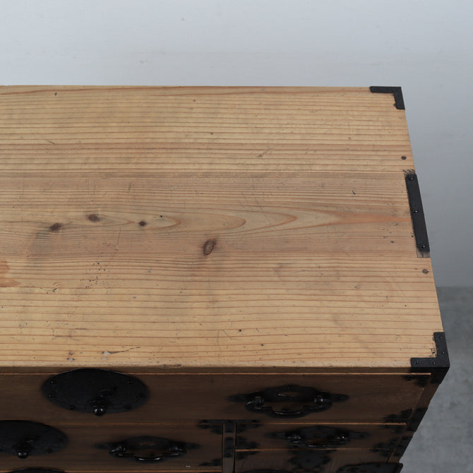 時代箪笥／米沢桜紋桐小箪笥　スタンド付き【YONEZAWA Small chest with metal stand】 [j1227]　Japanese Antique Furniture