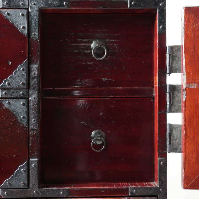 時代箪笥／庄内雪輪紋小箪笥　スタンド付き【SHOUNAI Small chest with metal stand】 [j1228]Japanese Antique Furniture