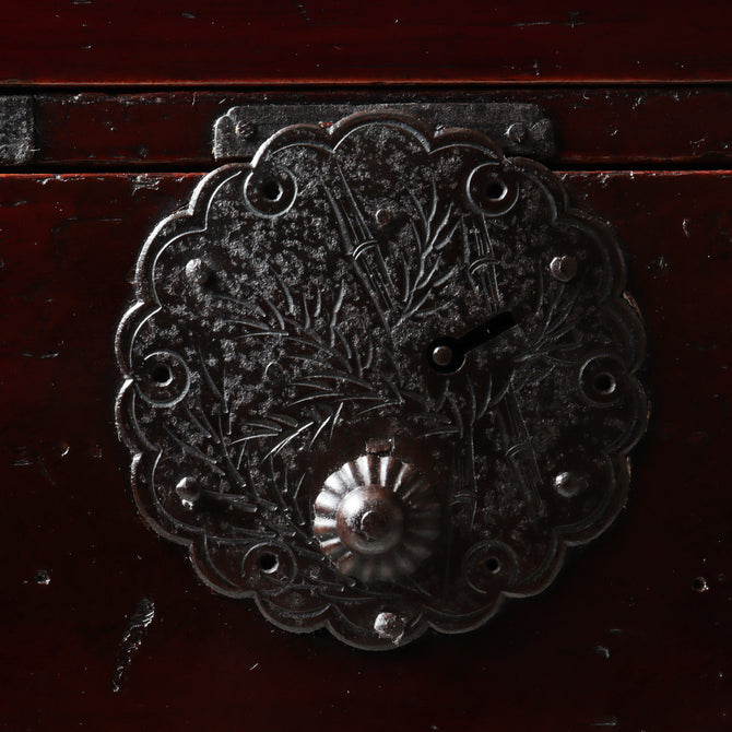 時代箪笥／庄内雪輪紋小箪笥　スタンド付き【SHOUNAI Small chest with metal stand】 [j1228]Japanese Antique Furniture