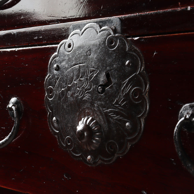時代箪笥／庄内雪輪紋小箪笥　スタンド付き【SHOUNAI Small chest with metal stand】 [j1228]Japanese Antique Furniture