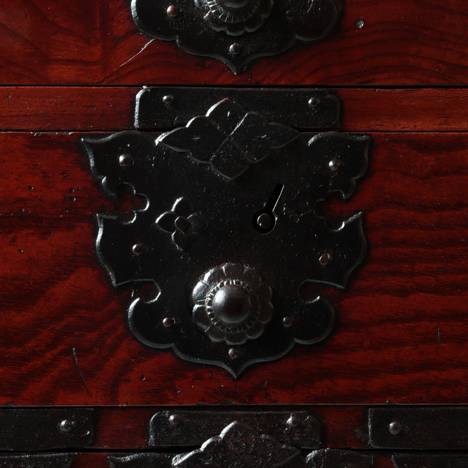 時代箪笥／酒田船箪笥　スタンド付き【FUNADANSU - sea chest with metal stand】 [j1229]　Japanese Antique Furniture