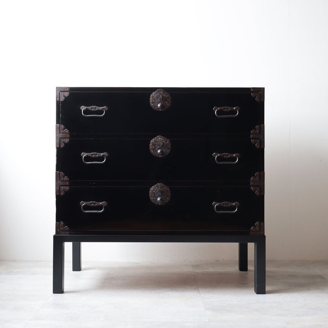 時代箪笥／庄内衣裳箪笥　スタンド付き【Shounai clothing chest with metal stand】 [j1231]Japanese Antique Furniture