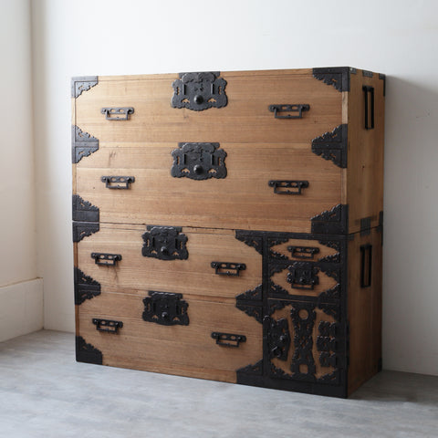 時代箪笥／総桐佐渡衣裳箪笥  [j1191]【 Sado clothing chest -Japanese antique furniture】
